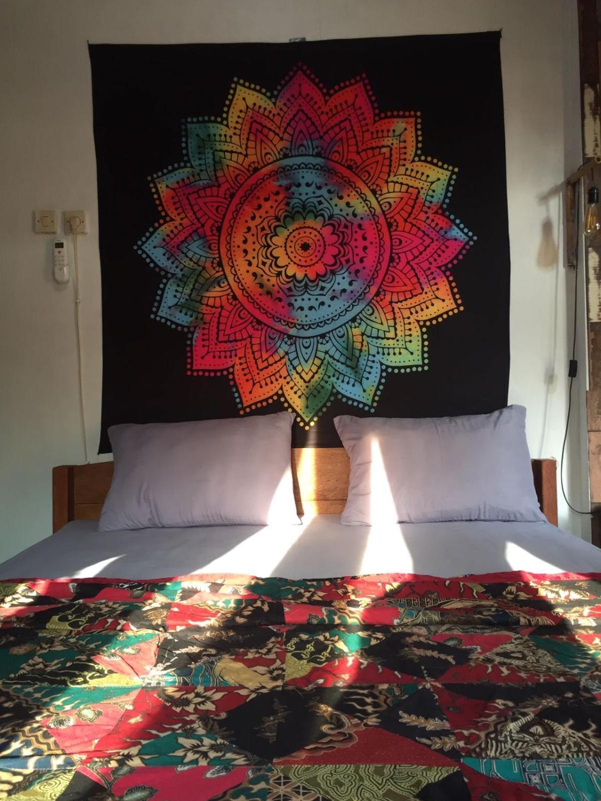 Owl Hostel Karimunjawa Bilik gambar
