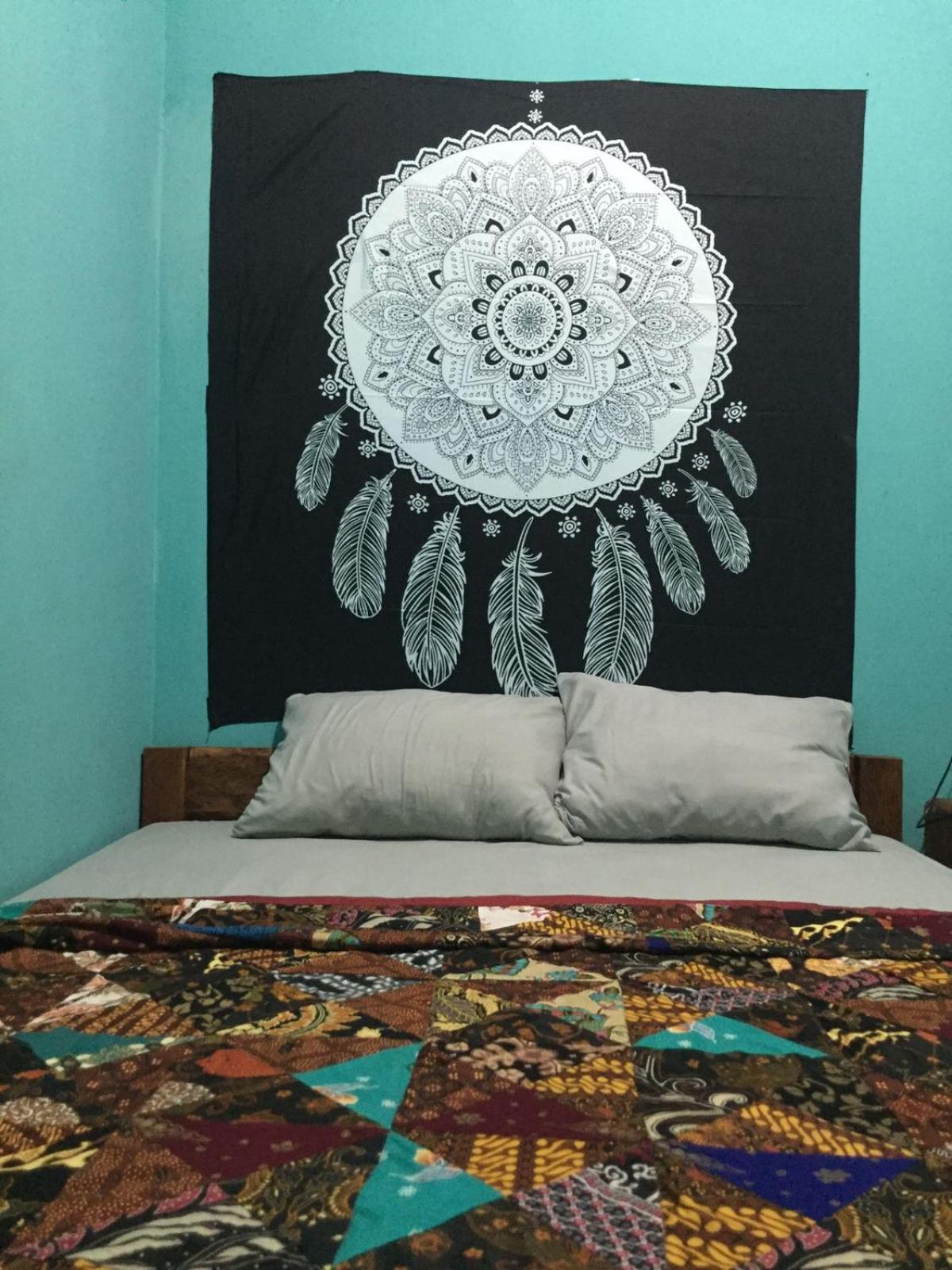 Owl Hostel Karimunjawa Bilik gambar